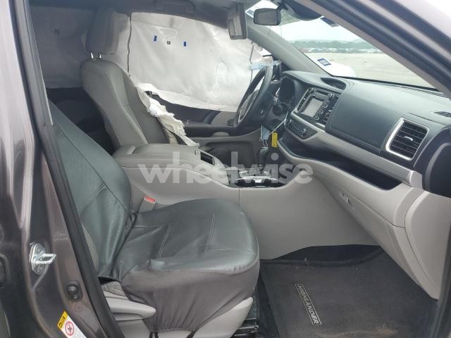 2019 TOYOTA HIGHLANDER LE