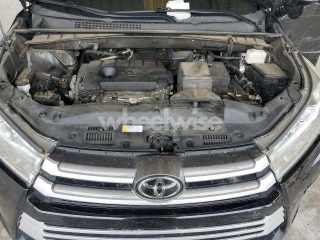 2019 TOYOTA HIGHLANDER LE