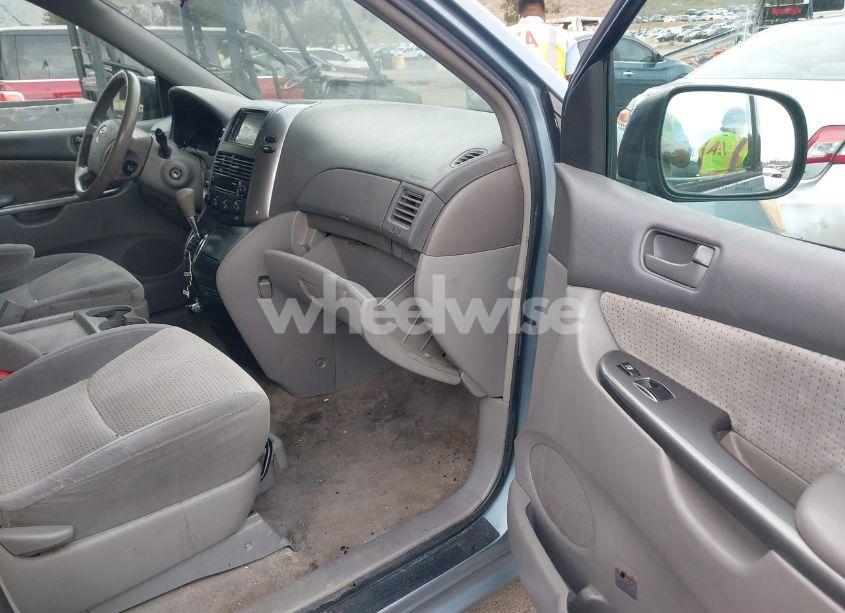 Thumbnail 12 of 2008 TOYOTA SIENNA LE