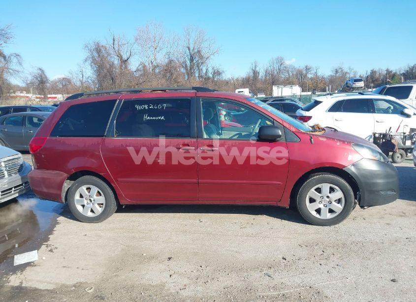 Thumbnail 5 of 2007 TOYOTA SIENNA LE