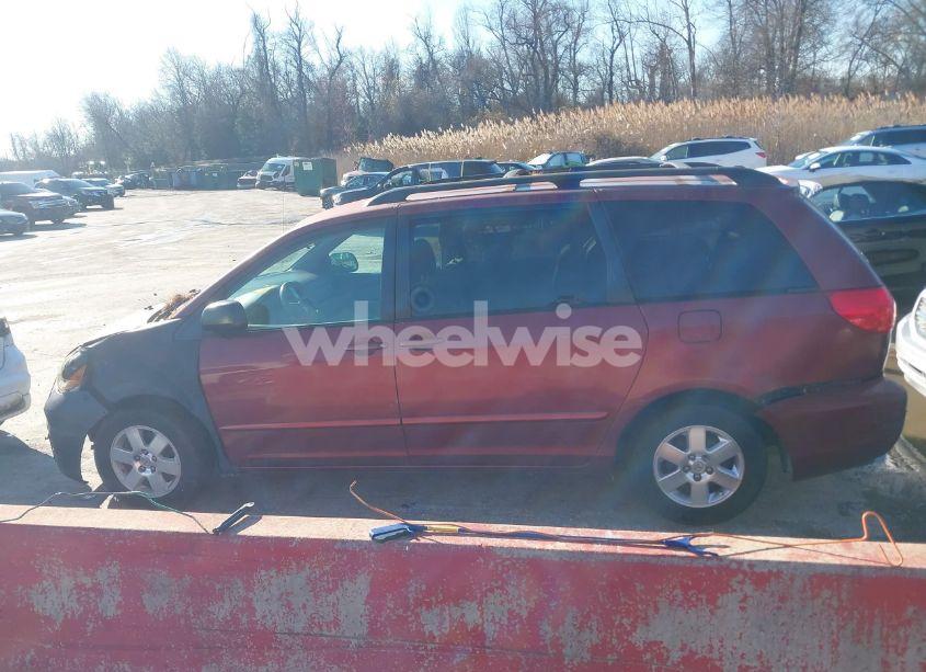 Thumbnail 6 of 2007 TOYOTA SIENNA LE
