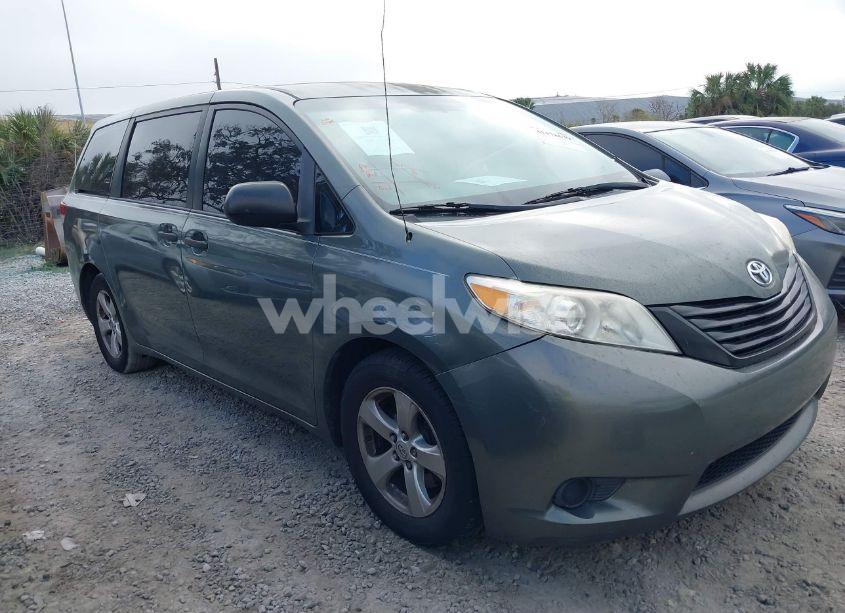 Photo of TOYOTA SIENNA L V6 7 PASSENGER