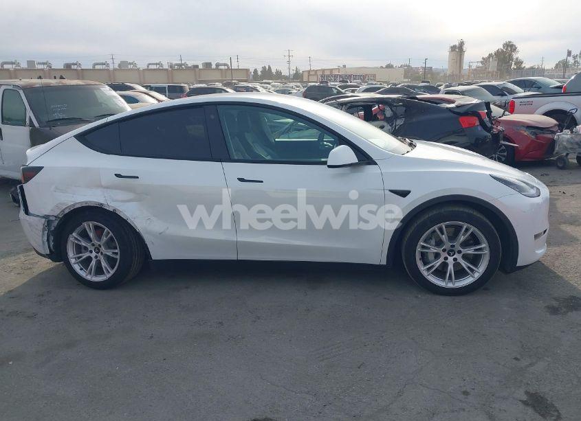 Thumbnail 5 of 2021 TESLA MODEL Y LONG RANGE DUAL MOTOR ALL-WHEEL DRIVE