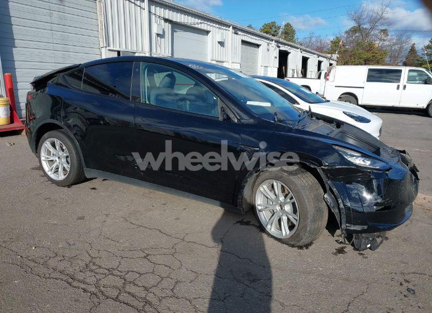 Main photo of 2021 TESLA MODEL Y LONG RANGE DUAL MOTOR ALL-WHEEL DRIVE with VIN 5YJYGDEE5MF232837