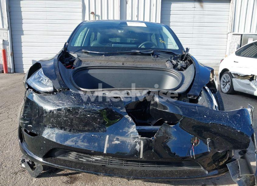 Thumbnail 4 of 2021 TESLA MODEL Y LONG RANGE DUAL MOTOR ALL-WHEEL DRIVE