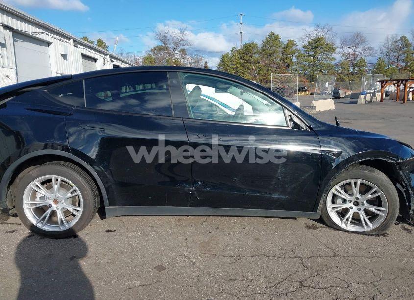 Thumbnail 5 of 2021 TESLA MODEL Y LONG RANGE DUAL MOTOR ALL-WHEEL DRIVE