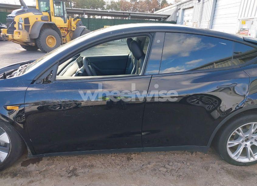 Thumbnail 6 of 2021 TESLA MODEL Y LONG RANGE DUAL MOTOR ALL-WHEEL DRIVE