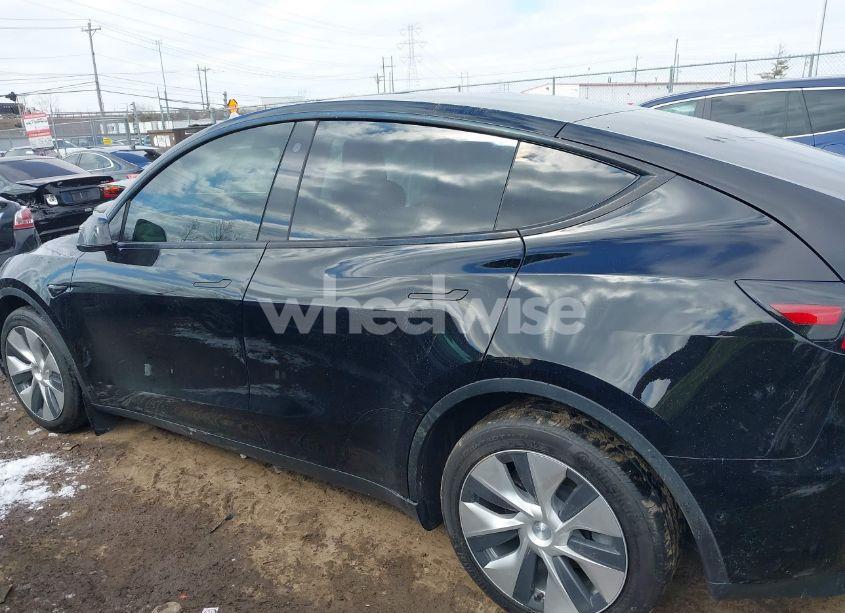 Thumbnail 6 of 2021 TESLA MODEL Y LONG RANGE DUAL MOTOR ALL-WHEEL DRIVE