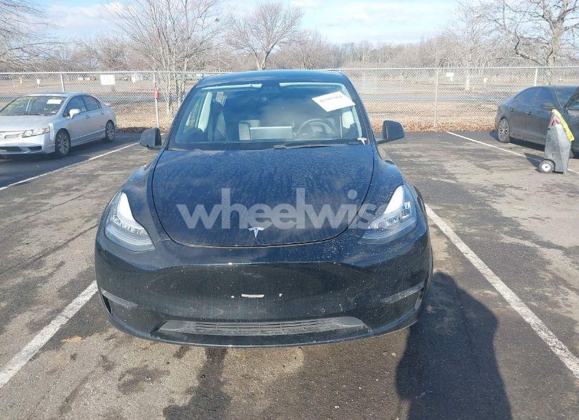 Thumbnail 4 of 2021 TESLA MODEL Y LONG RANGE DUAL MOTOR ALL-WHEEL DRIVE