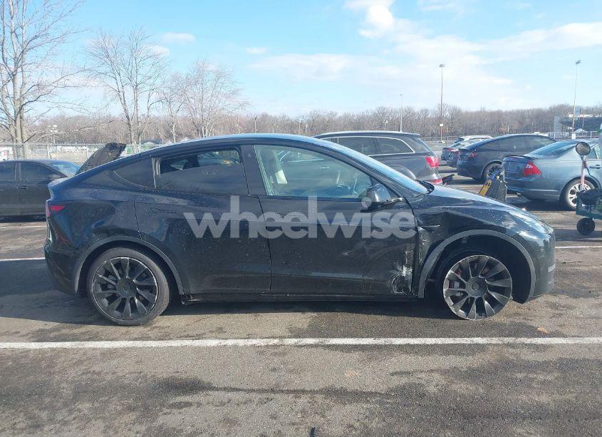 Thumbnail 5 of 2021 TESLA MODEL Y LONG RANGE DUAL MOTOR ALL-WHEEL DRIVE