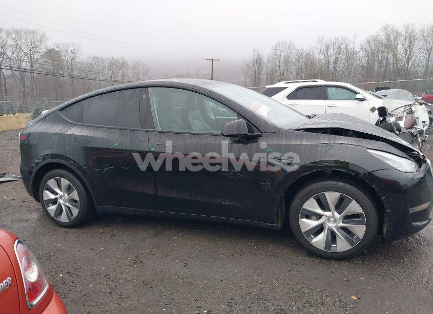 Thumbnail 6 of 2021 TESLA MODEL Y LONG RANGE DUAL MOTOR ALL-WHEEL DRIVE