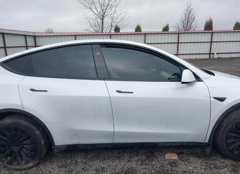 Thumbnail 4 of 2024 TESLA MODEL Y LONG RANGE DUAL MOTOR ALL-WHEEL DRIVE