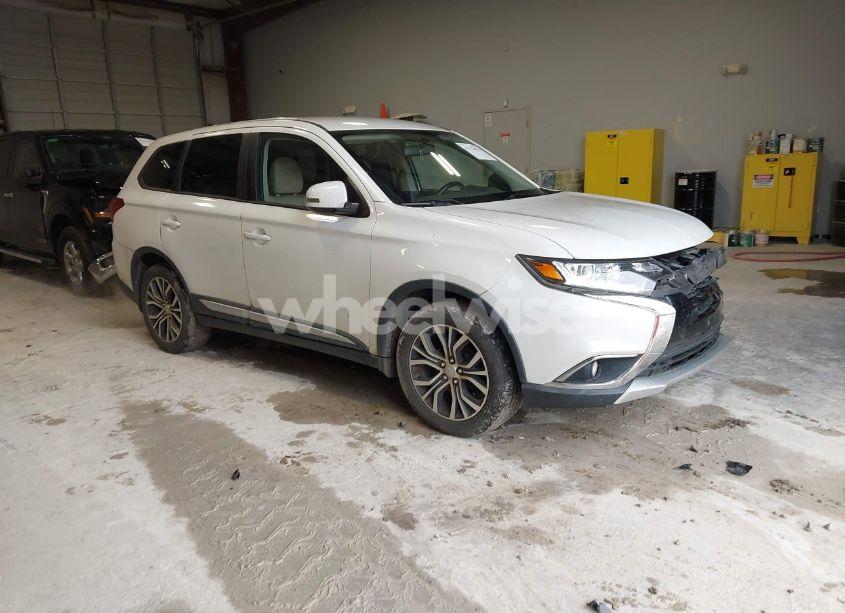 Photo of MITSUBISHI OUTLANDER SE