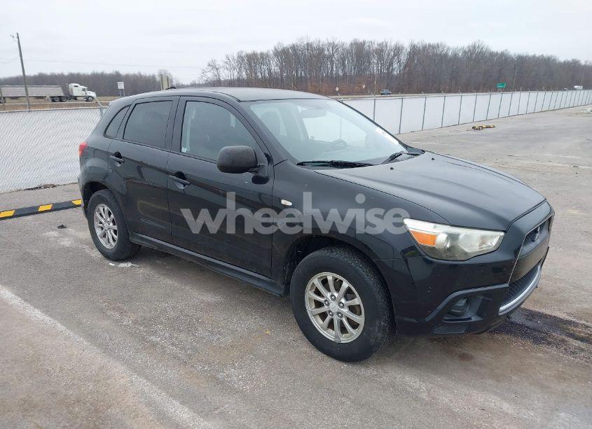 Photo of MITSUBISHI OUTLANDER SPORT ES