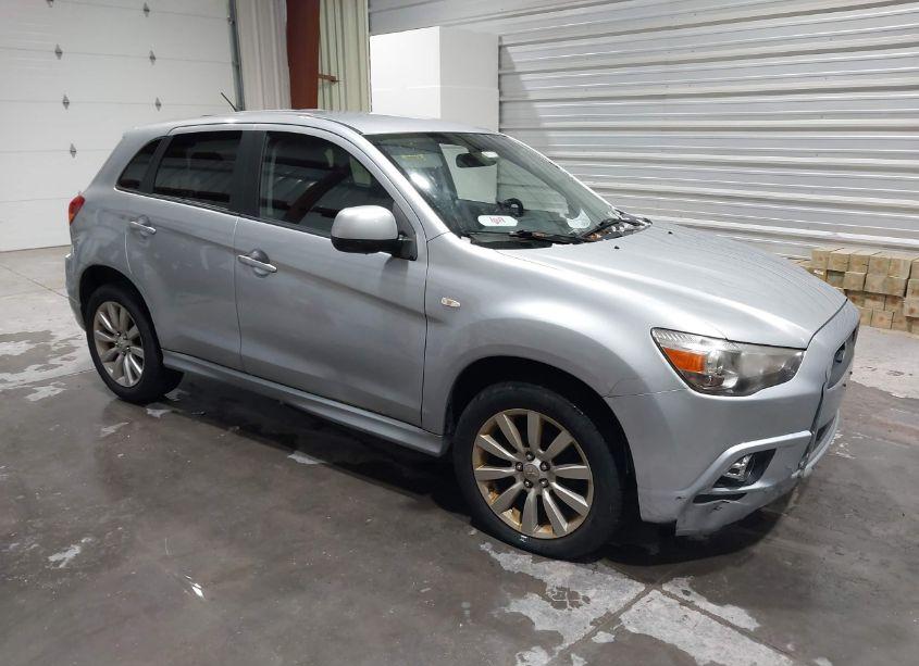 Photo of MITSUBISHI OUTLANDER SPORT SE