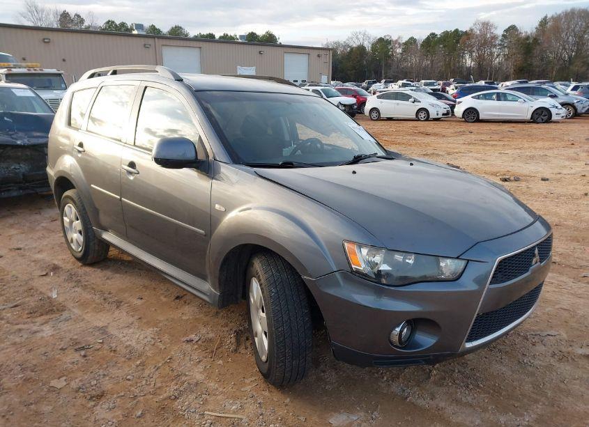 Photo of MITSUBISHI OUTLANDER ES