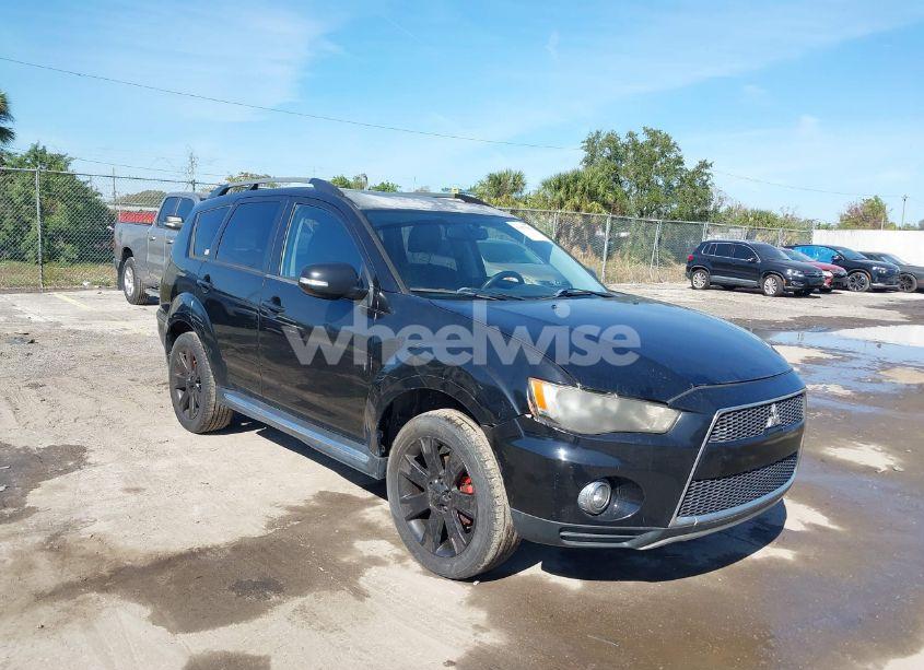 Photo of MITSUBISHI OUTLANDER SE