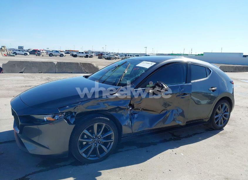 Thumbnail 17 of 2019 MAZDA MAZDA3 HATCHBACK PREFERRED PACKAGE