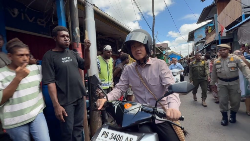 AB_NAIK-MOTOR-LISTRIK-GIBRAN-TINJAU-PROGRAM-PRIORITAS-DI-ASMAT_1