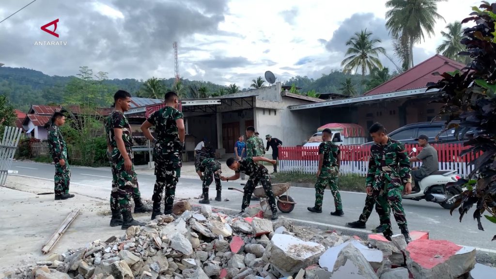 AYM_TNI-TERJUNKAN-250-PERSONEL-UNTUK-PENANGGULANGAN
