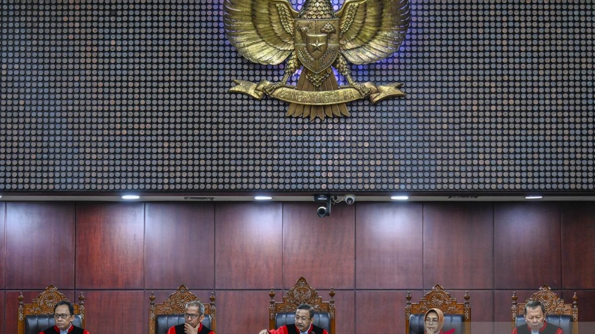 Hukum kemarin, tarik permohonan di MK hingga tersangka pembakar lahan