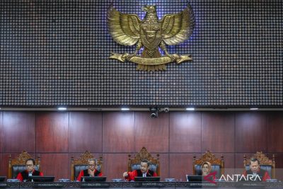 Hukum kemarin, tarik permohonan di MK hingga tersangka pembakar lahan