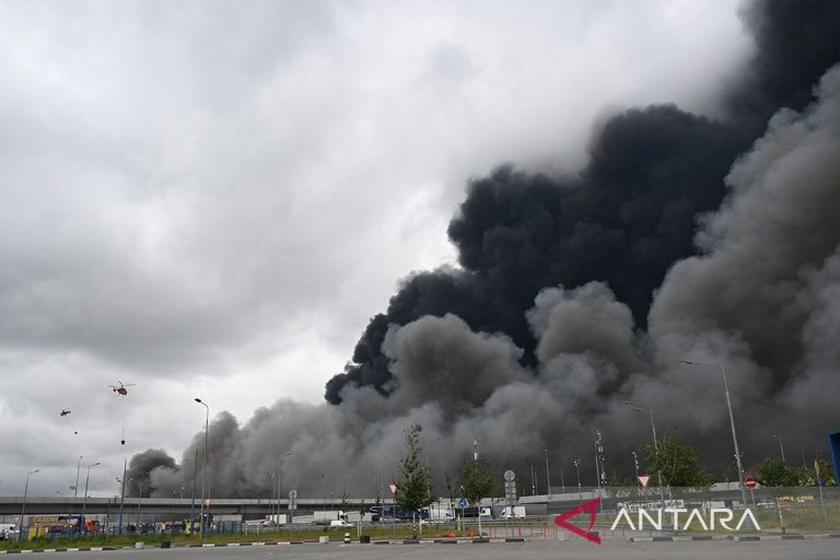 1708927-OIL_REFINERY_IN_MOSCOW_HIT_BY_LARGESCALE_UKRAINIAN_DRONE_ATTACK_MAYOR_SAYS