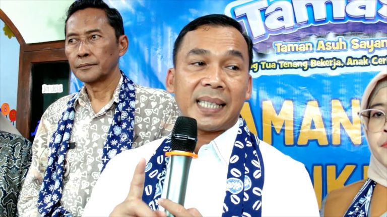 AB_KEMENDUKBANGGA-HADIRKAN-22DAYCARE-22-TAMASYA-BAGI-BURUH-PABRIK-DI-BANTUL