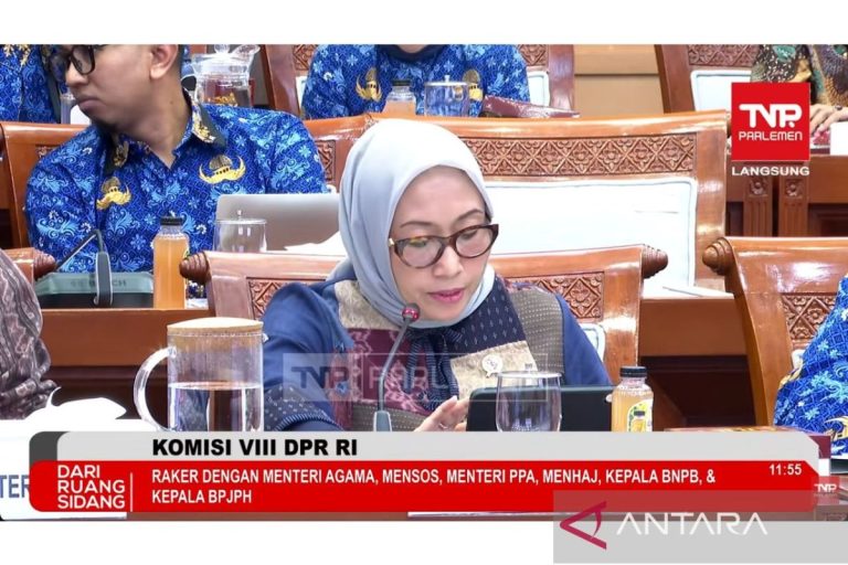 KOMISI-VIII-DPR-RAKER-DENGAN-MENTERI-AGAMA-MENSOS-MENTERI-PPA-MENHAJ-KEPALA-BNPB-KEPALA-BPJPH-Arifah