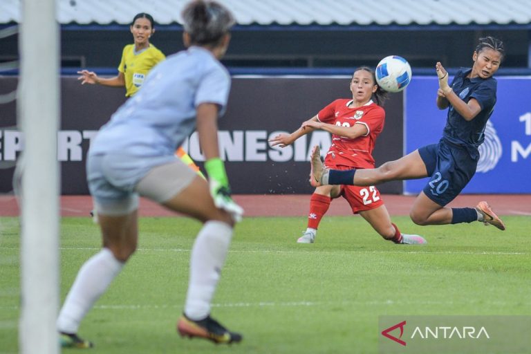 Timnas-Sepakbola-Putri-Indonesia-Imbang-Melawan-Kamboja-090626-rai-6-copyA