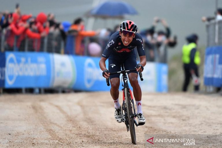 2021-05-16T145403Z_255052477_UP1EH5G15E1WT_RTRMADP_3_CYCLING-GIRO-2
