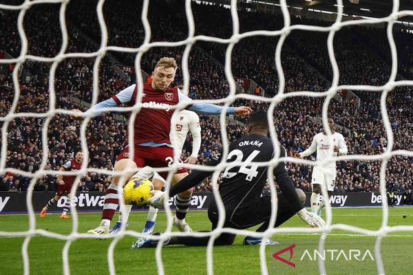 2023-12-23T143516Z_736589687_UP1EJCN14IR75_RTRMADP_3_SOCCER-ENGLAND-WHU-MUN-REPORT