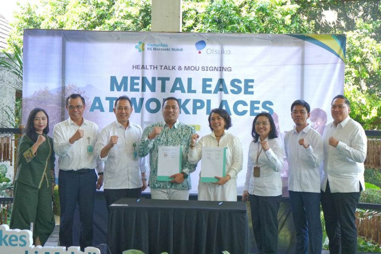 Foto-Bersama-MoU-dengan-Direksi