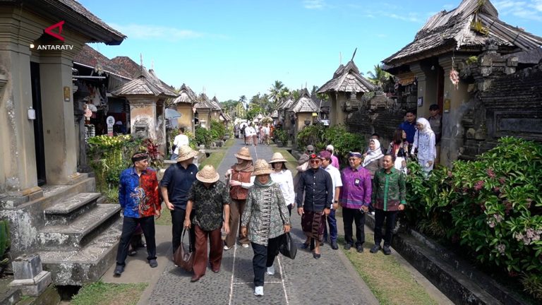 PENGLIPURAN-BALI-JADI-ACUAN