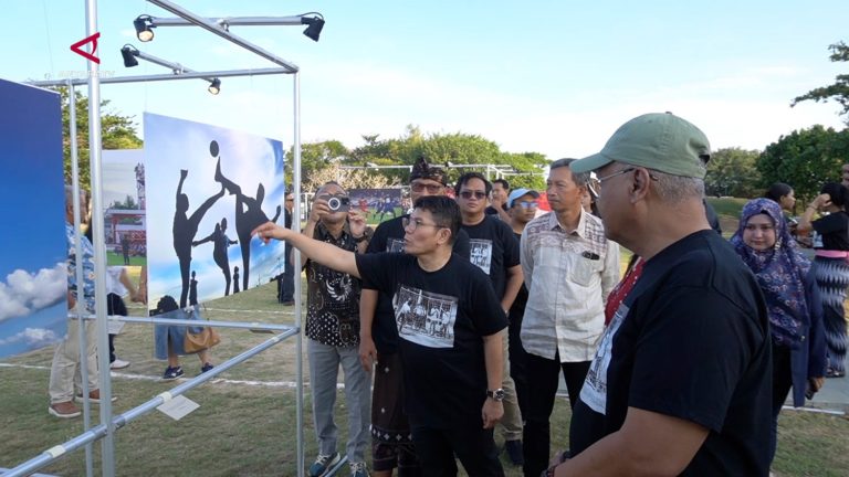 SANS_ANTARA-GELAR-PAMERAN-FOTO-JURNALISTIK-BERTAJUK-22NEGERI-BOLA-22-DI-BALI