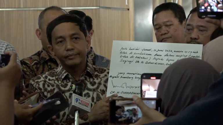 SOAL-AMPLOP-BUPATI-KUANSING-KPK-SEHARUSNYA-MENHUT-LAPOR-GRATIFIKASI