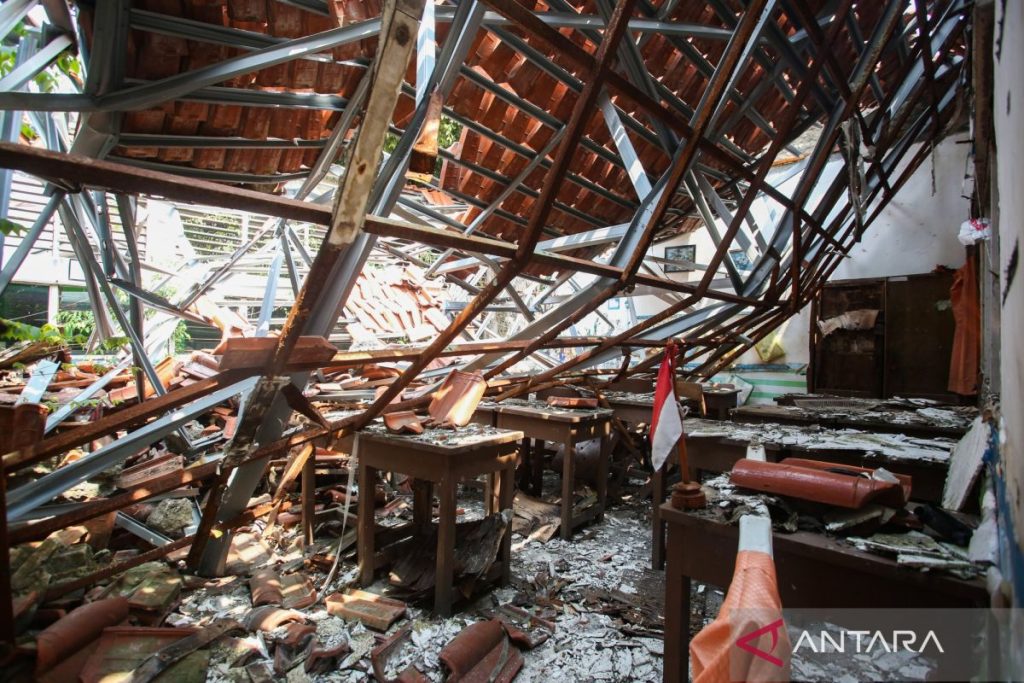pemprov-dki-jakarta-segera-perbaiki-sekolah-ambruk-2825092